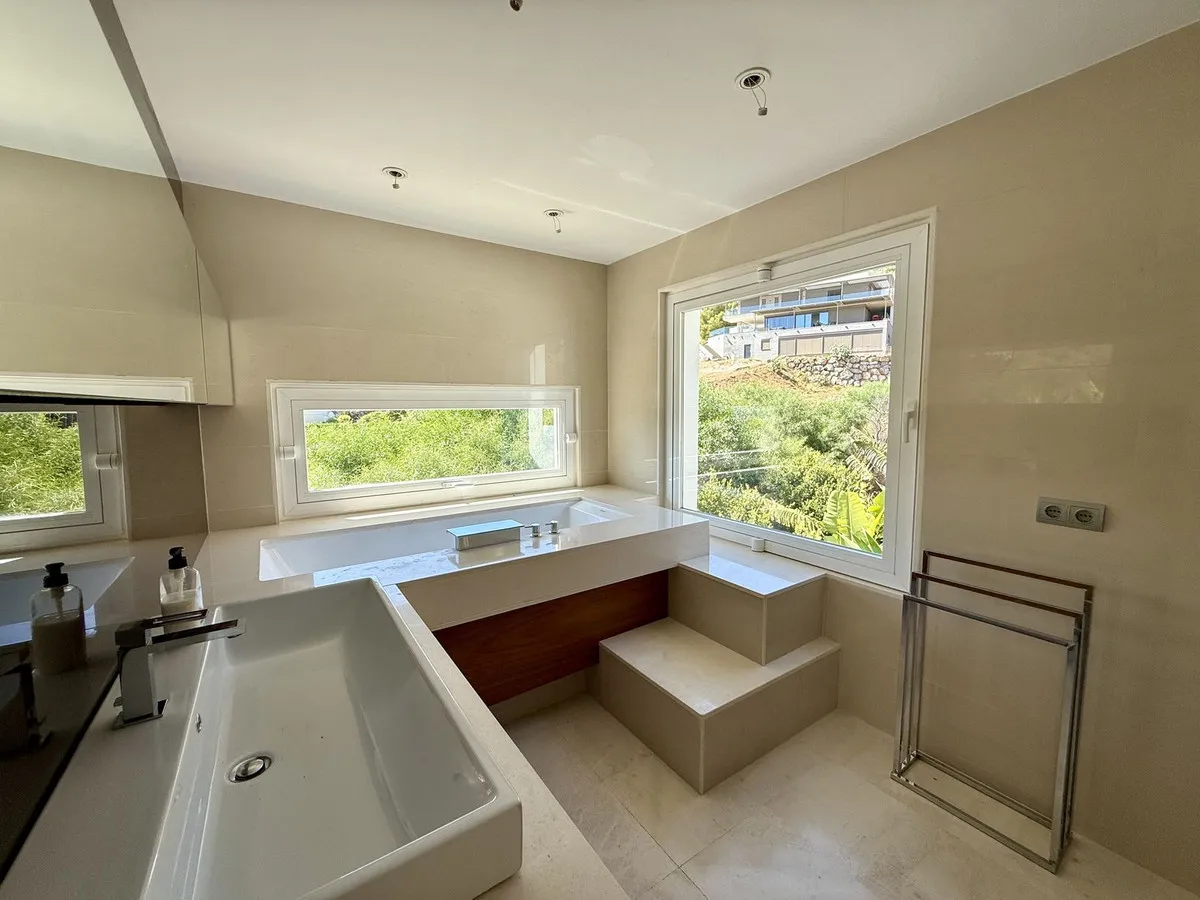 63ee6c4d-4727-4408-becc-3ba5ccaba8e4