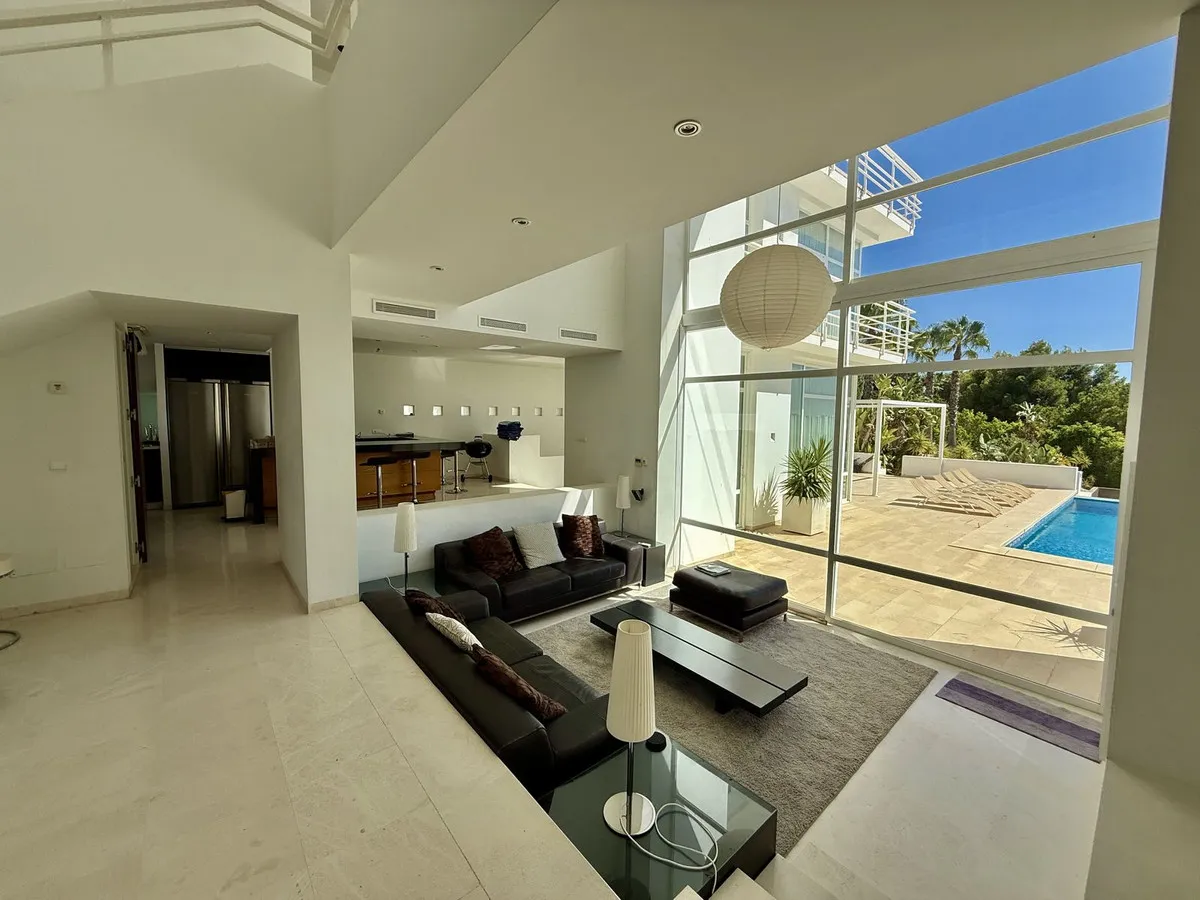 a106e7c6-ca6a-47a6-9409-e966100bb45f