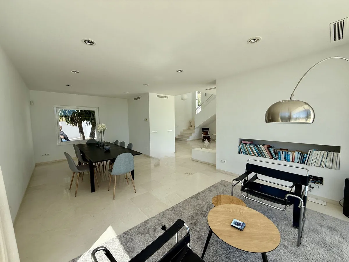 c0010491-eb06-4f9d-9bdc-d5ce95e31a5c