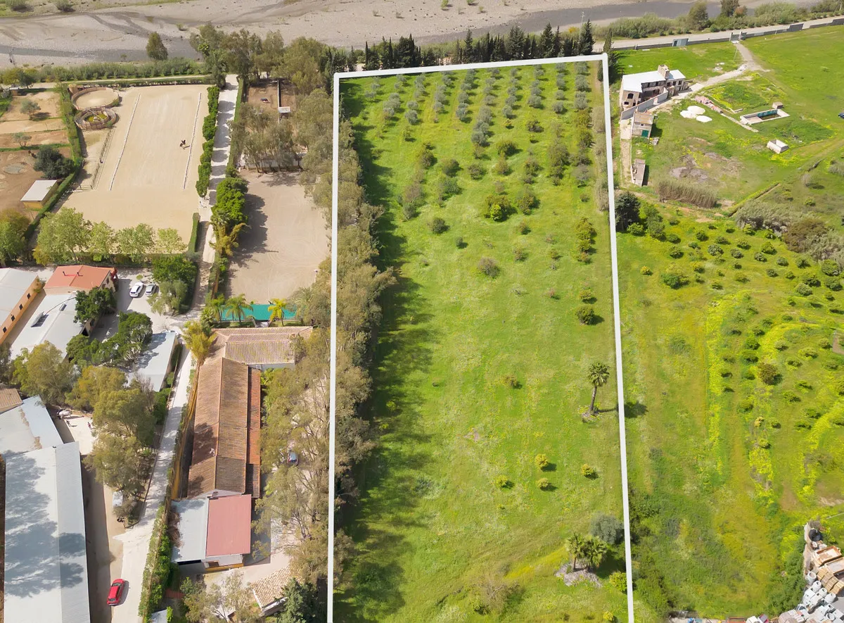 98942235-f559-44de-8d10-78fd247b5a5e