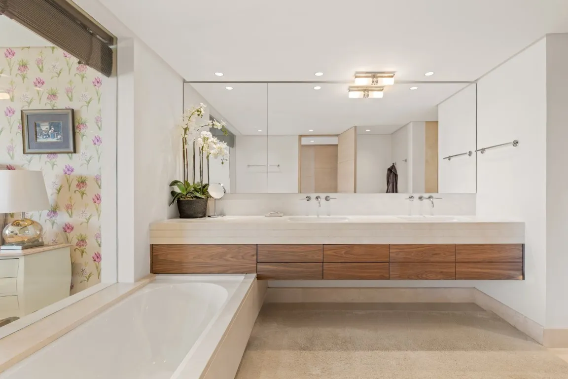 10a12b85-4b7f-4d34-a35d-99cc82ef227f