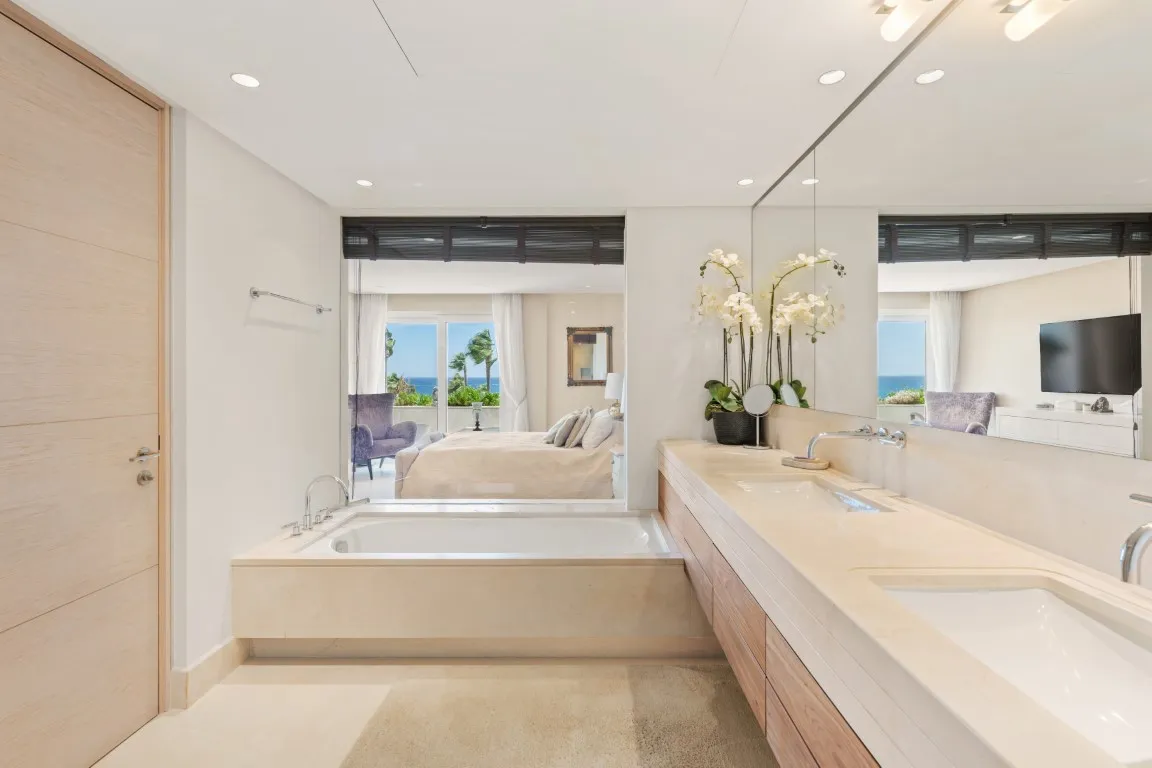 c74a8a40-b869-4865-8caa-e84d47cdbe16