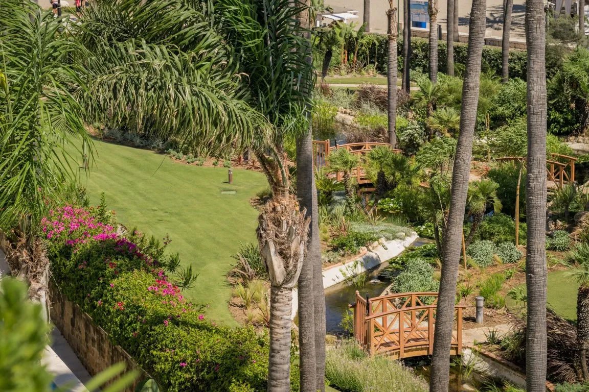 f18ee146-a64d-4b56-8f7b-1fd4d720c096