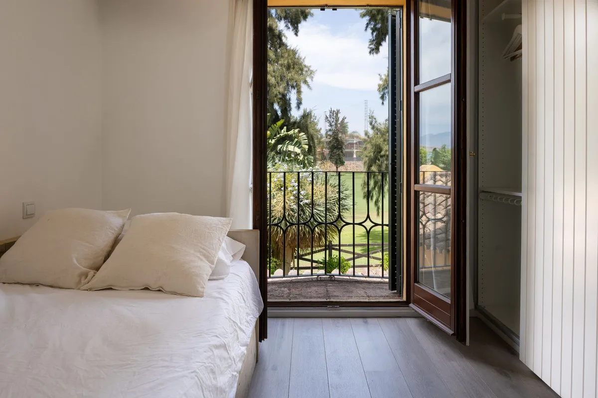 420aaec2-9949-43ec-8d30-7b752a477b85