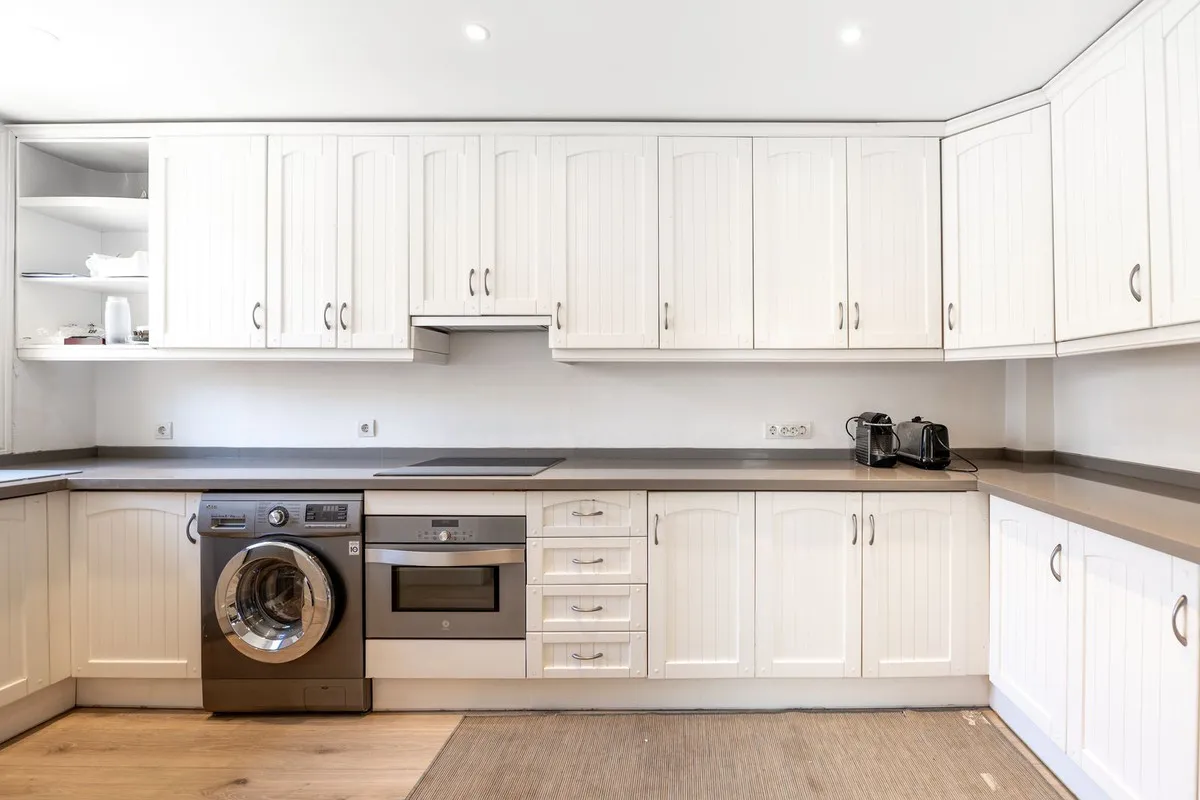 8a051dbc-fead-4a30-ad02-f5303e73c8f3