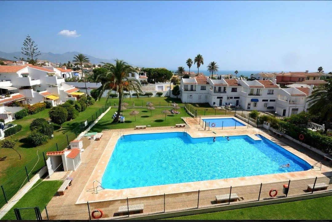 6afac356-9fe4-43a1-a957-f219e4a64433