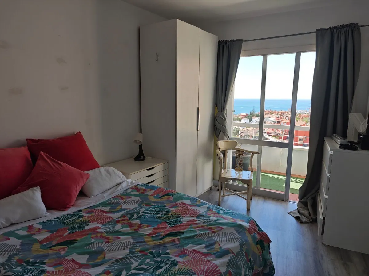 f0f547ff-8dd7-4e86-a1ea-0262fde0a812