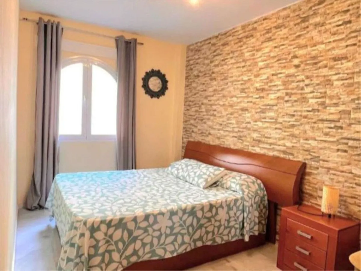 b5f18373-9a70-4cab-be71-c0e6d65c3a16