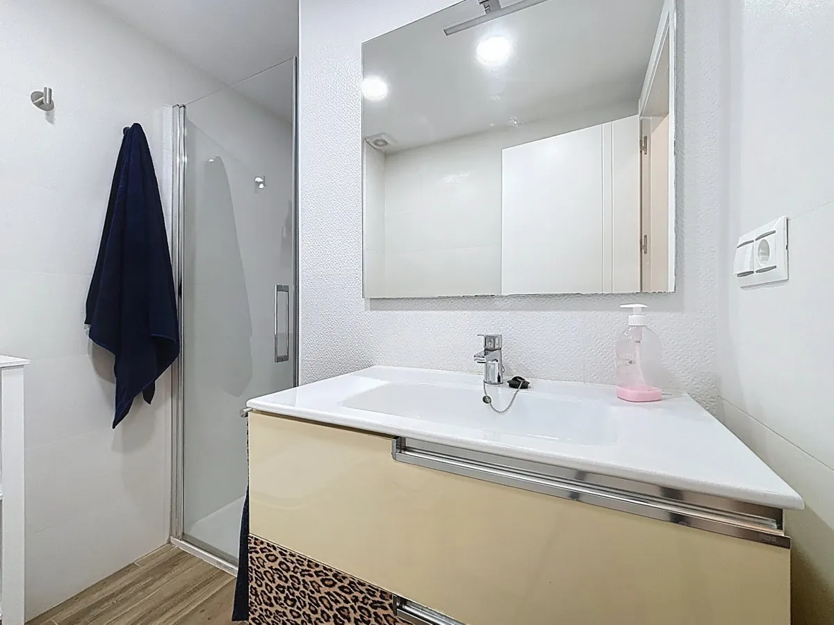 8a600b23-2995-4c49-8f8c-0e764c37891c