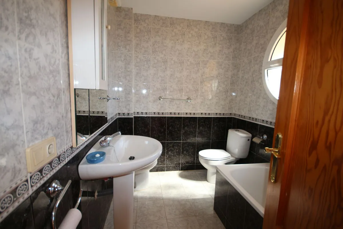 11e03341-22ec-469a-abe8-03021f4f2035