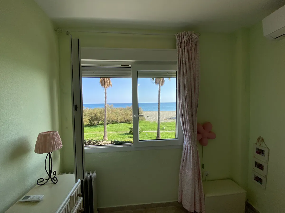 b6f37810-4434-4ef4-aff3-e18e49cd6da7