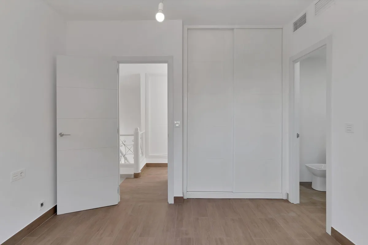 24923eb8-4bb3-418e-a820-50a3e4571b34