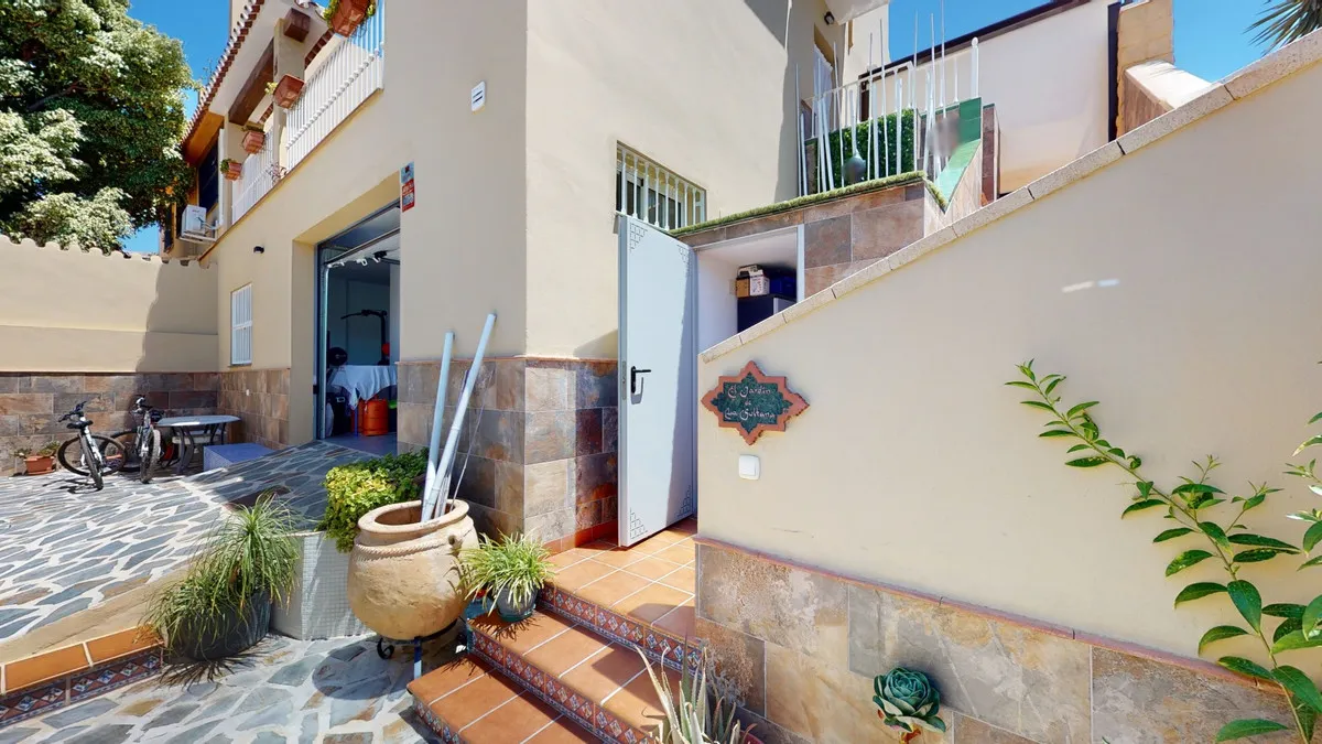 3f8e5ad7-0284-4df5-bdb9-1dc9c8d94389