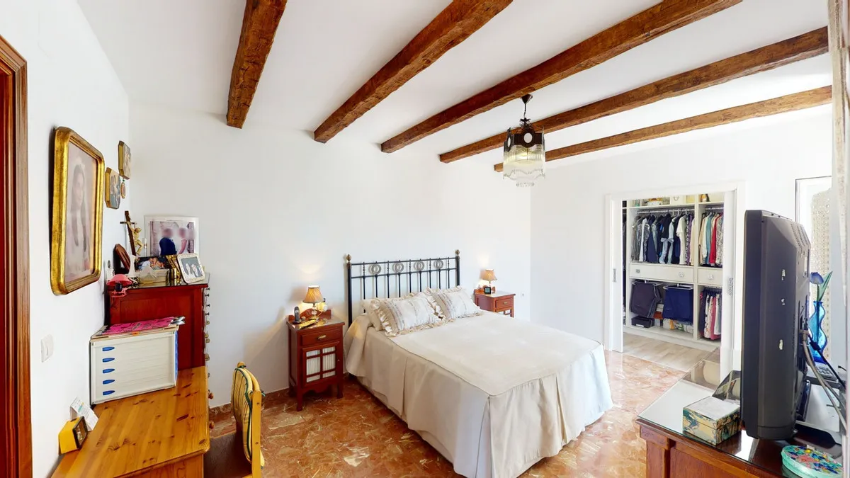 c2365810-de24-488a-89a8-23ba6df713c0