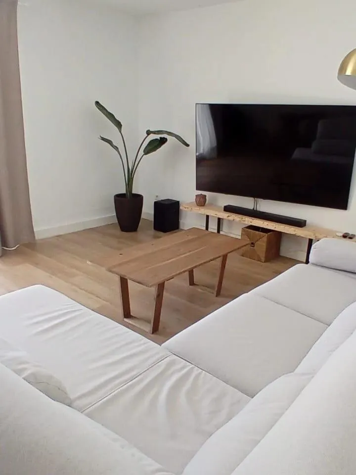 b06063f2-2d37-483c-9703-338f98f98684