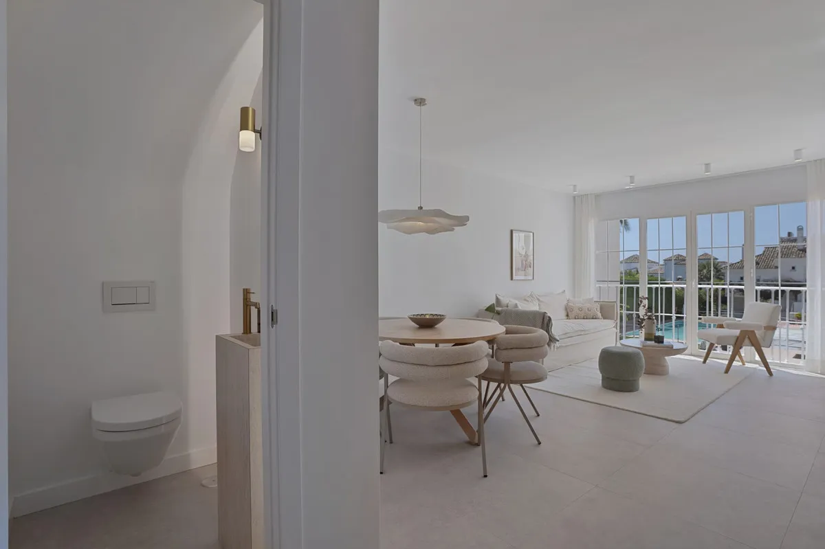 7df95912-8f84-4225-85f9-e5b7c1b3857c