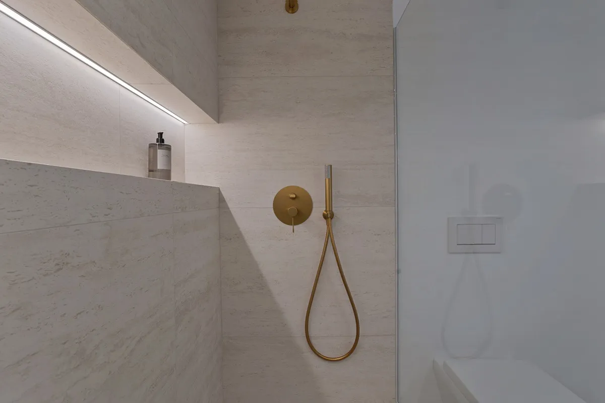 b81347b3-fb4a-458a-be47-6d6bf7925cba