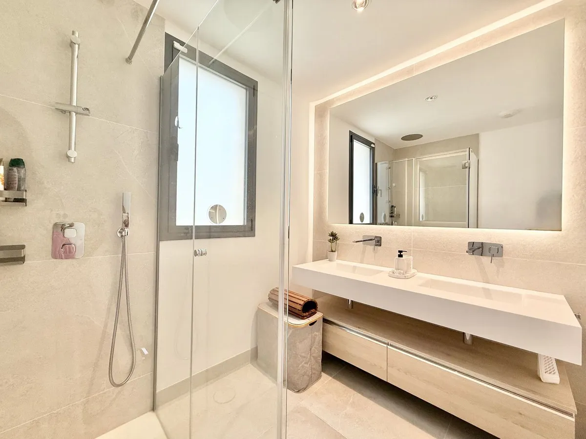 a33f2486-2b4c-4e09-b93b-352de8cb51d0