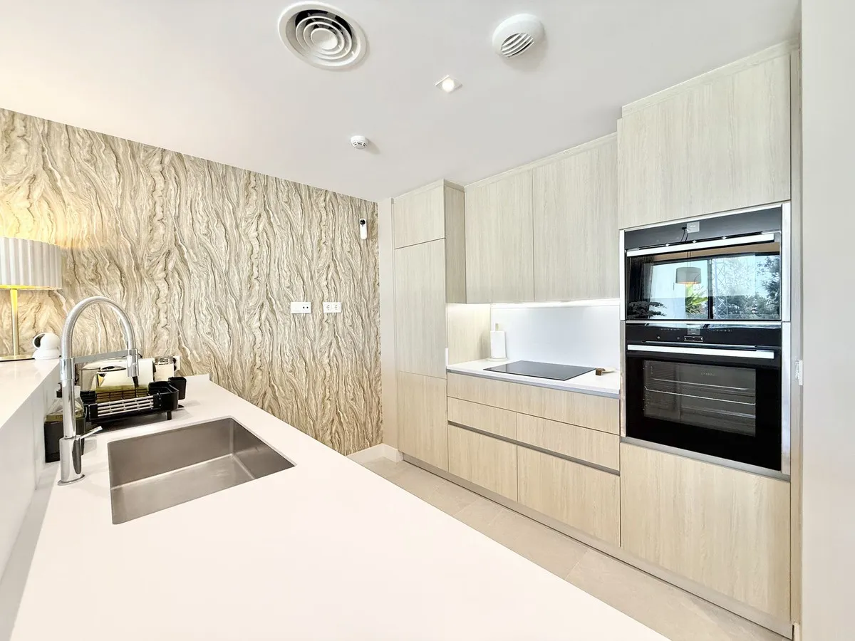 b2410a99-c614-4b48-8633-2358f51b07e8