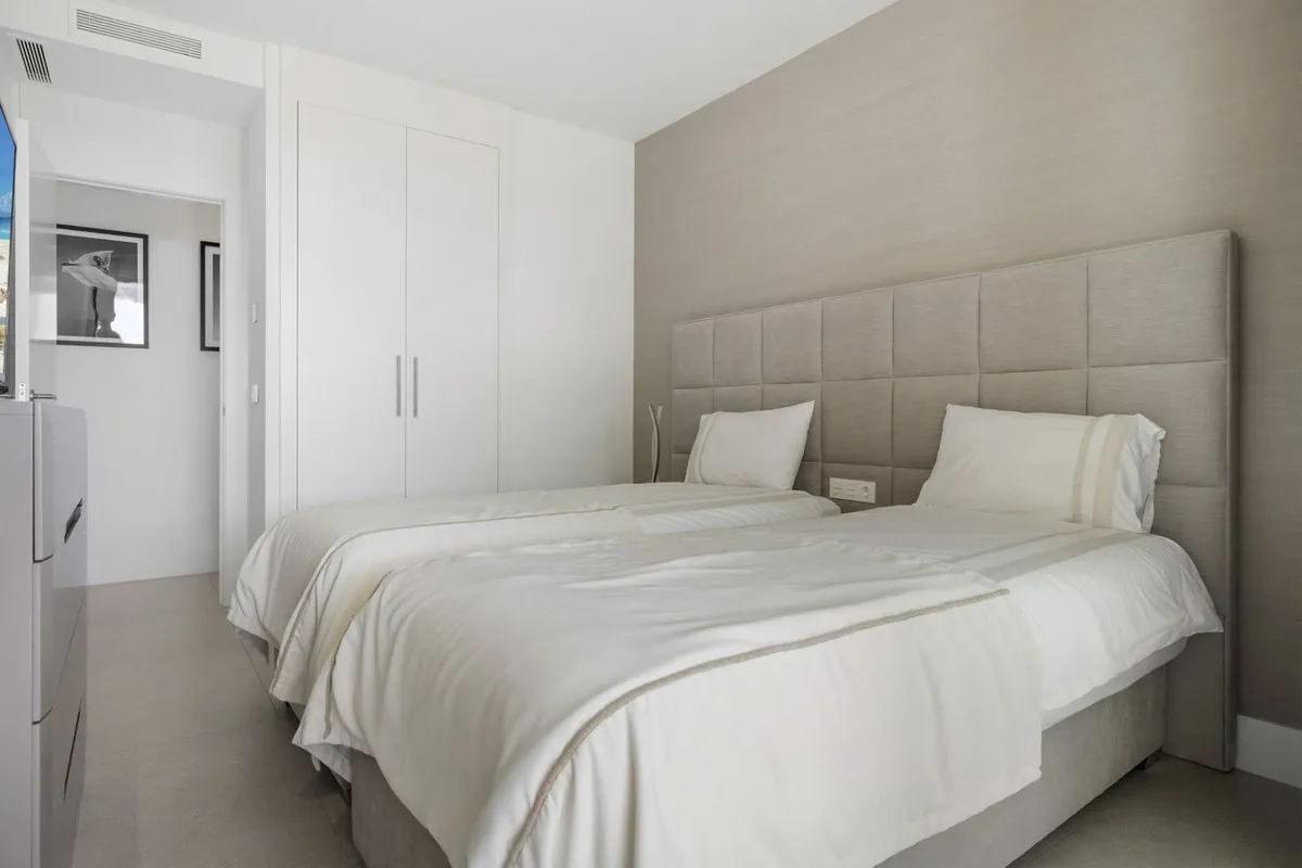 5da41dd9-e32f-4d48-a09f-f20ba8fda748