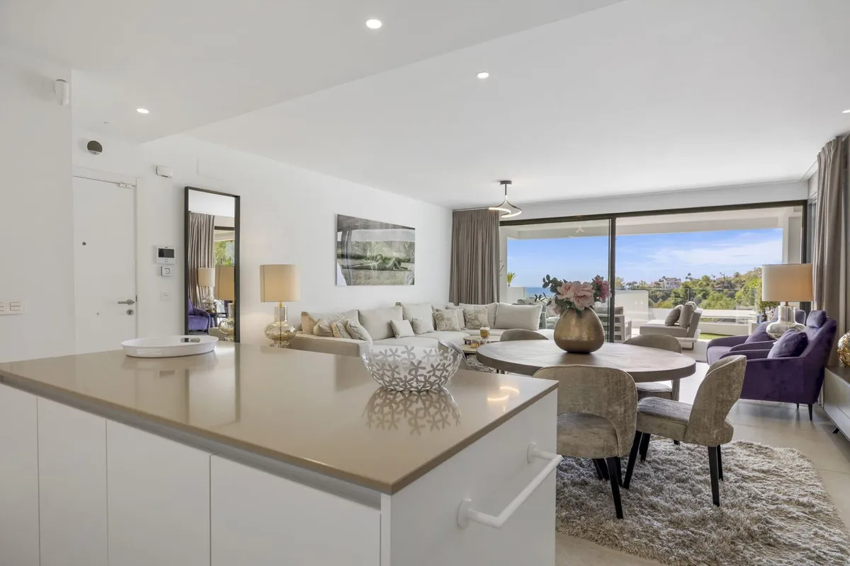 75c103e1-5b67-41de-afbb-d5e3273863ec