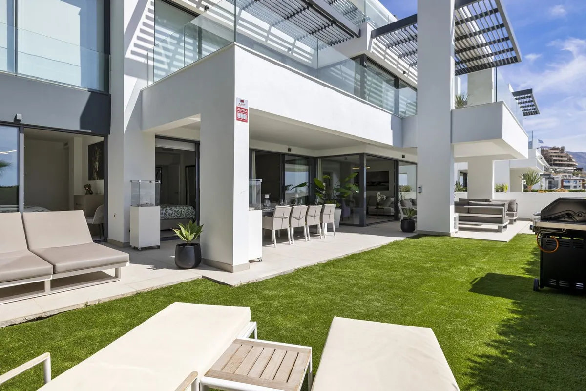 9c2a977d-61e9-42e5-8dee-cefb781dd5be