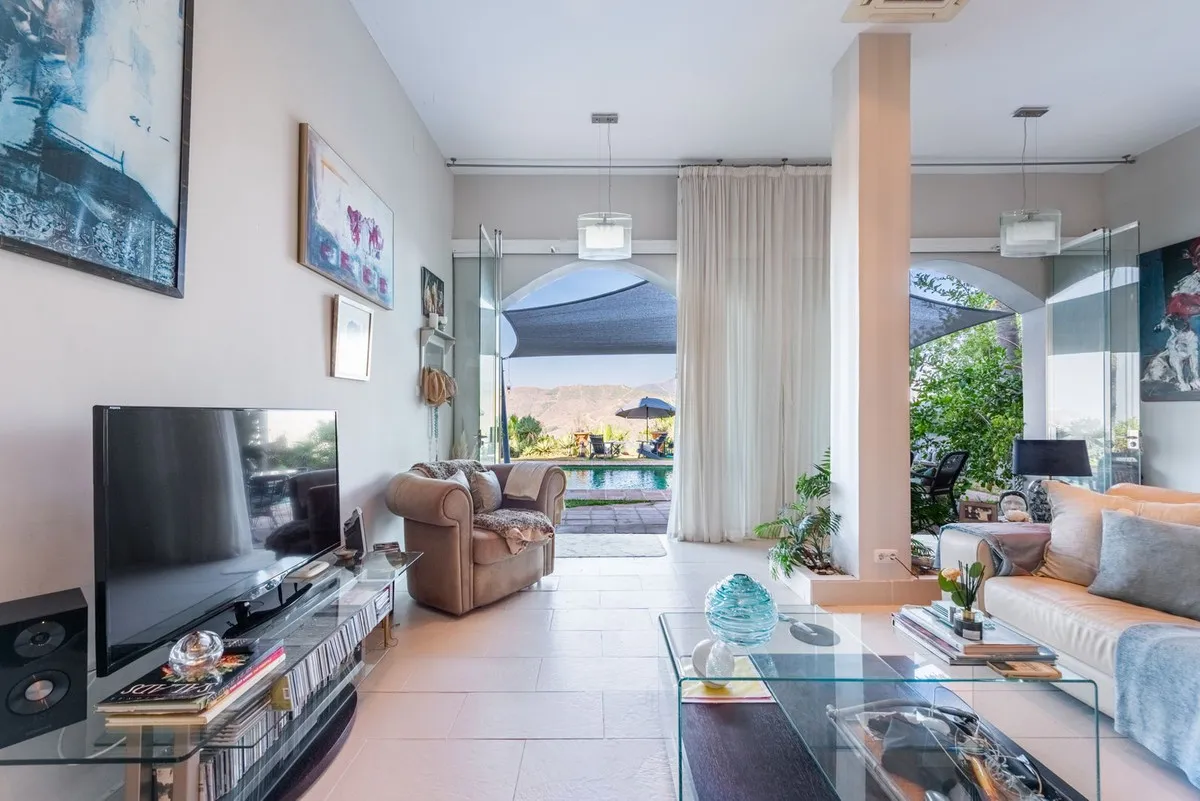 09a44db8-cf2a-42df-85e9-f194f5d58d98