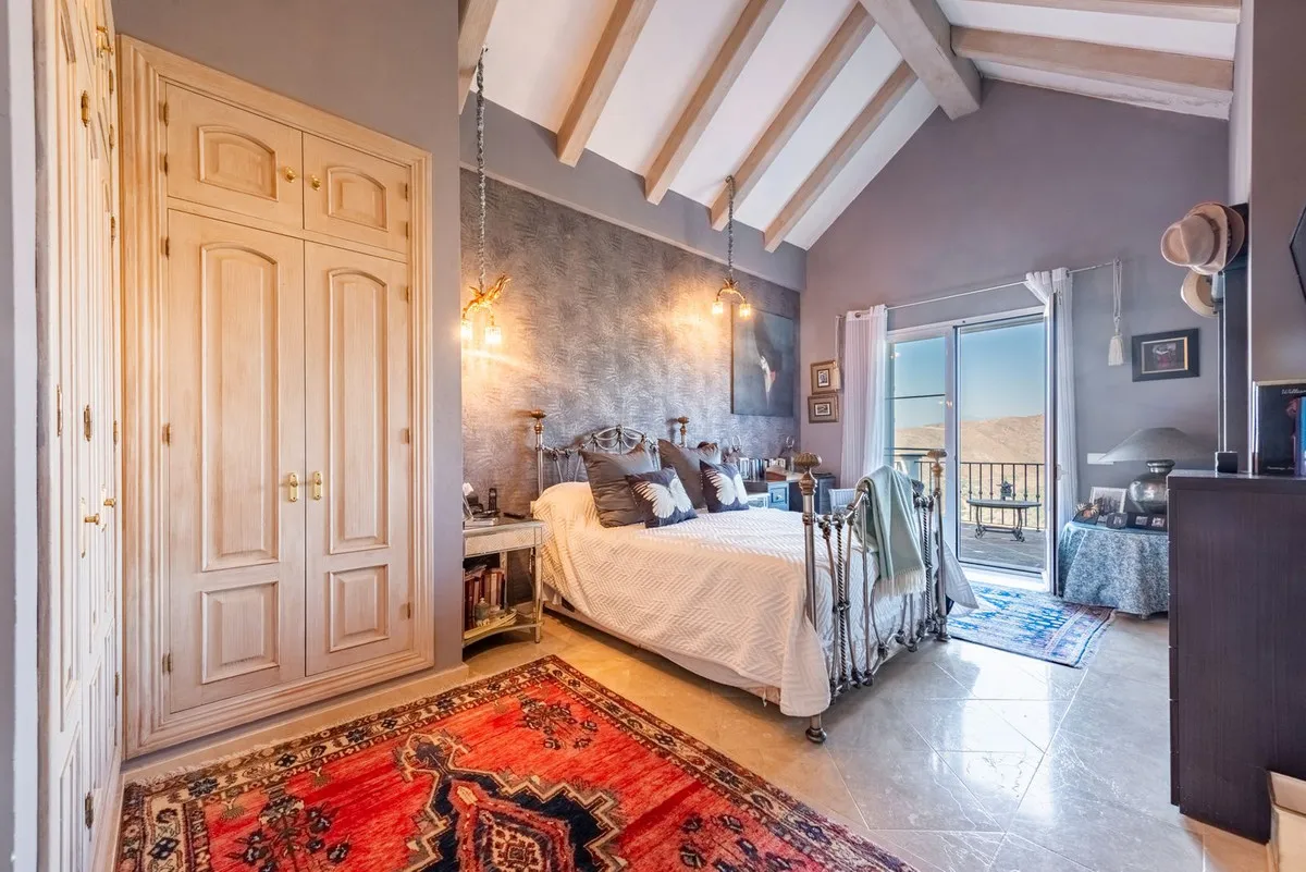 370c6a3a-5c64-40c7-a540-dffe64f855f1