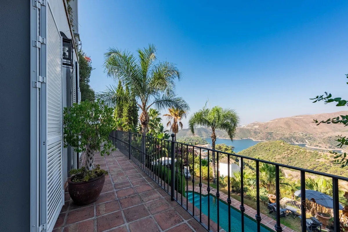 3b98b45c-920c-4726-8516-bc077713bb13