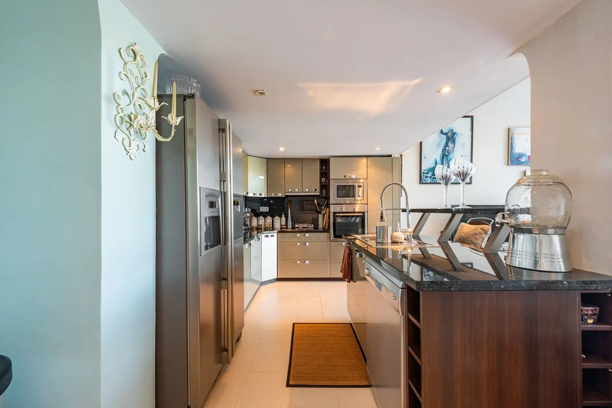 4df57561-3c13-41e8-b681-f6b4d75c713e