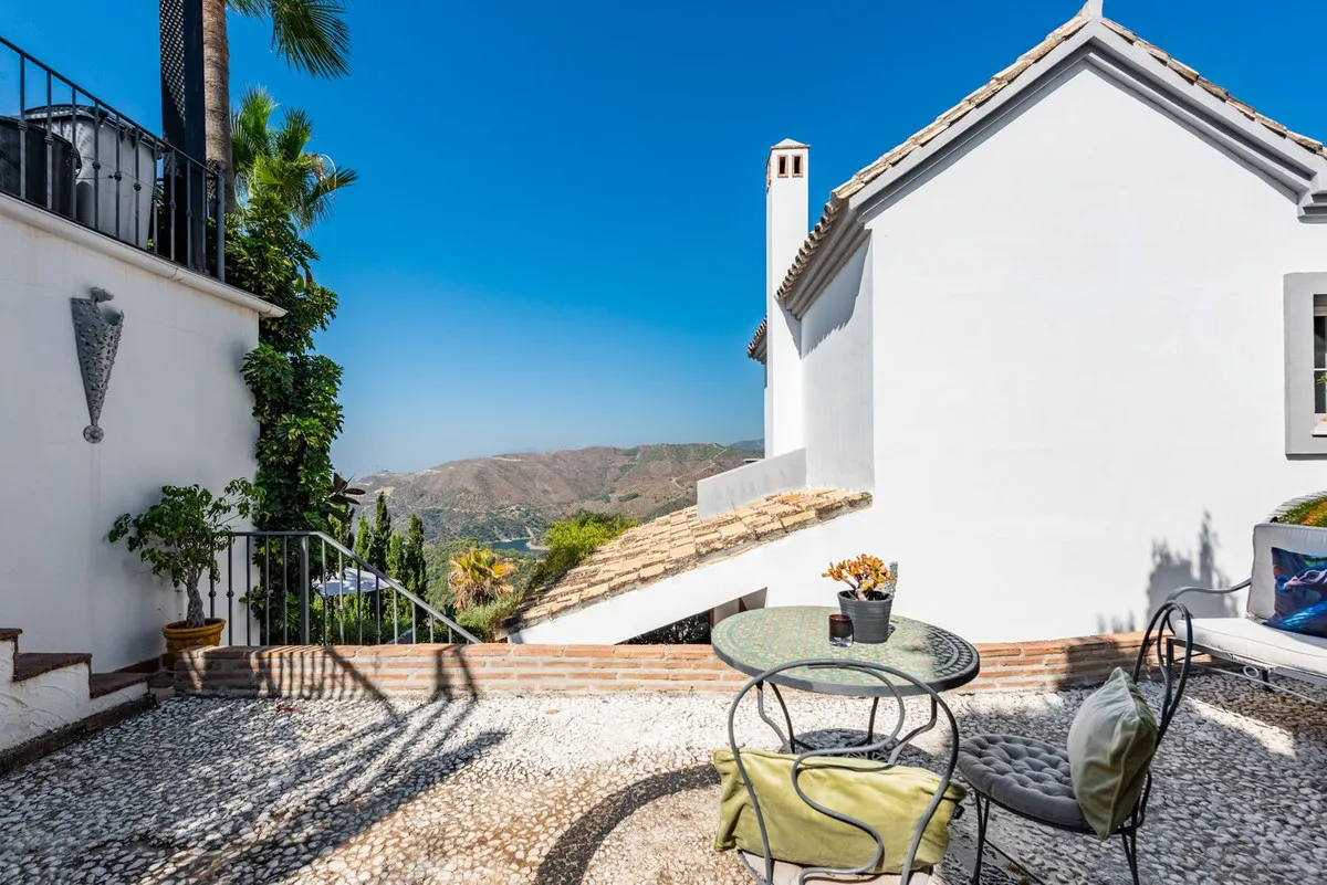 6270c809-b6fd-4e3a-9a2d-4cbd4a9ee766