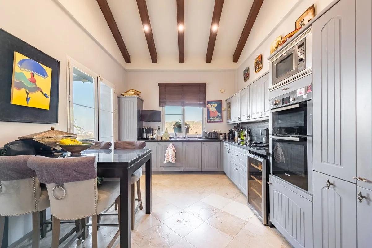 77228456-551d-4f74-9311-a9d3326f7978