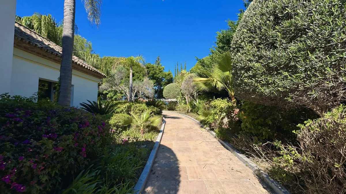 0f466a53-116a-4e65-a989-10d299f3c560