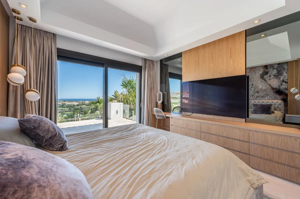 2f52033d-ae29-4254-a246-19239549b13e