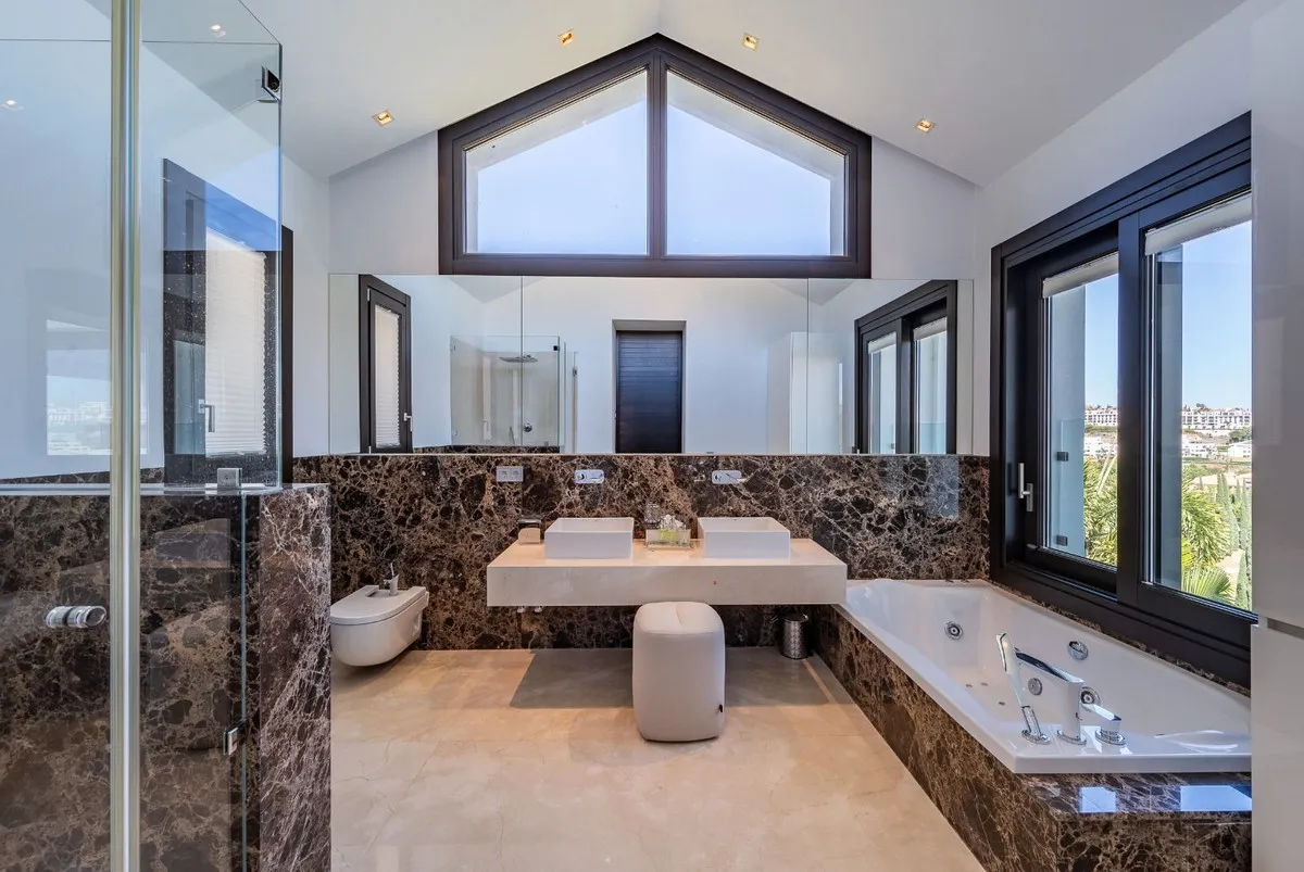 4c70d327-6fa7-4bb0-905b-375fa219f0cc