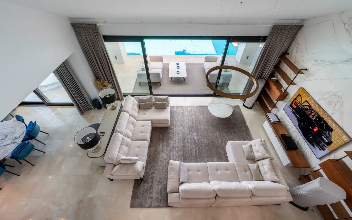 7180cf01-74a8-40cc-bca4-f855e9a3eab7