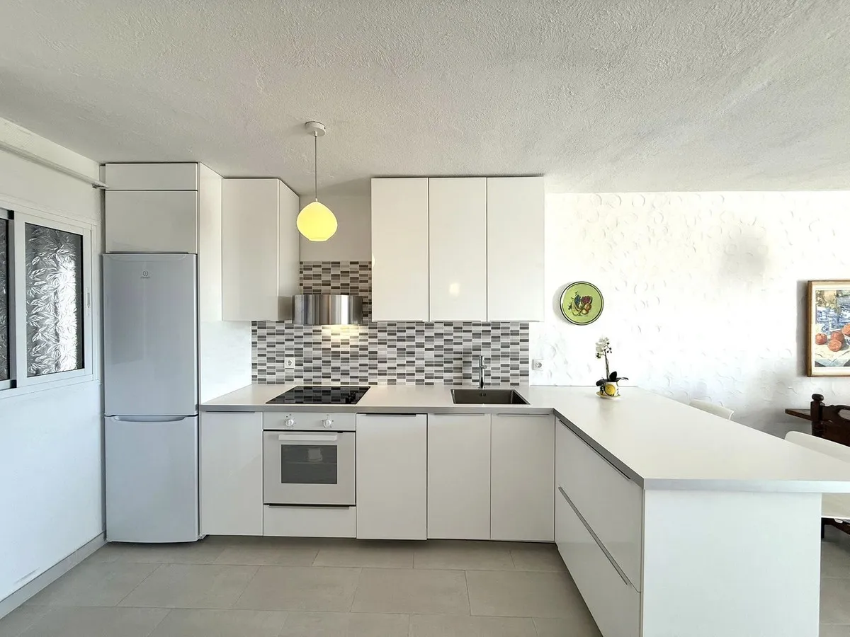 0483ccd6-1ad0-45e9-8193-cfee0b81191c