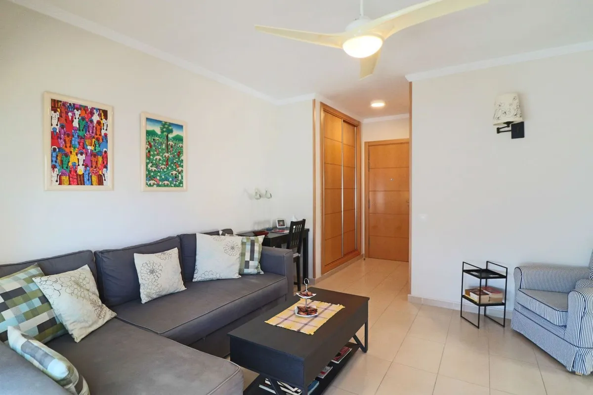 14c2568a-31fa-40f1-a0d1-cb00c04e5221