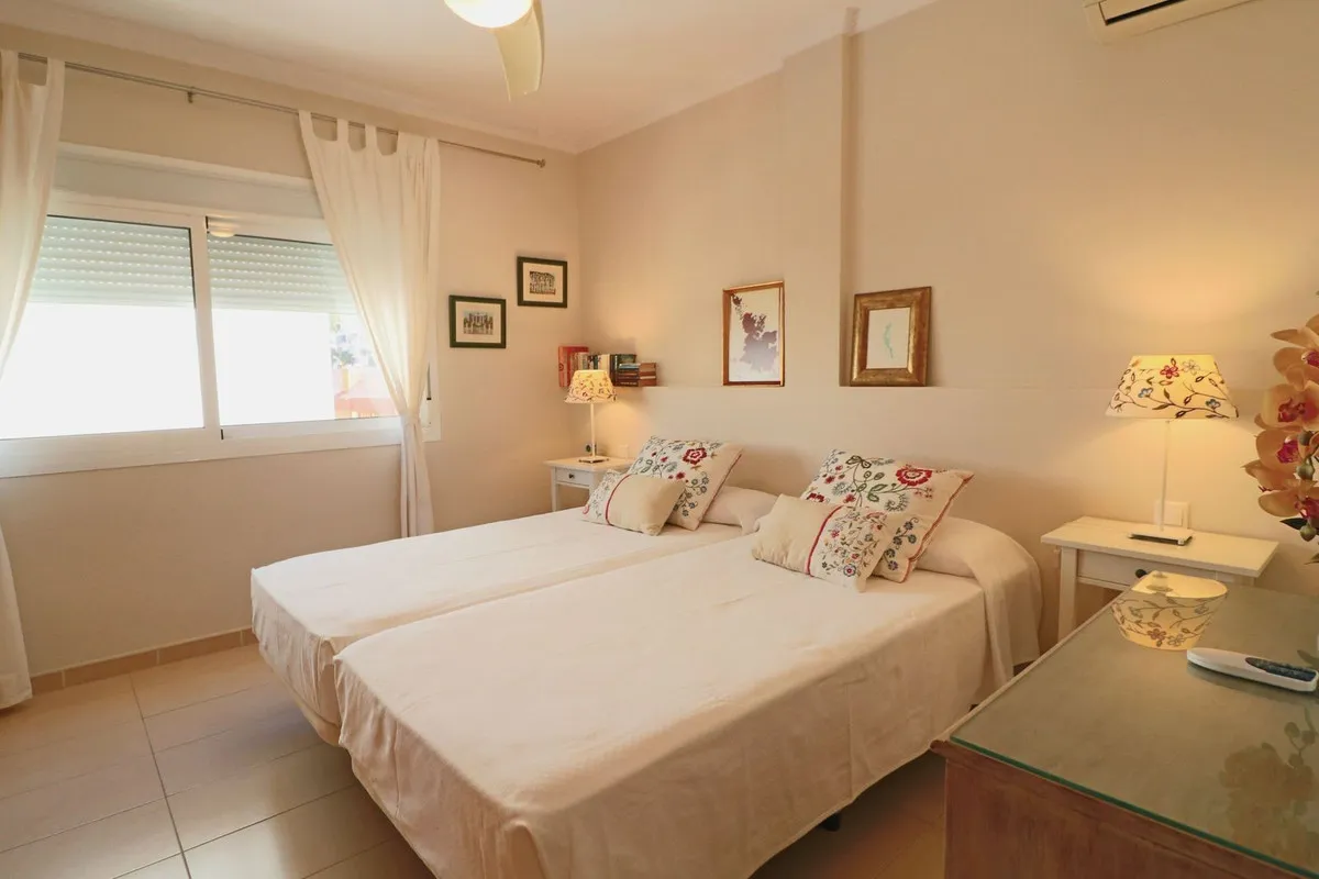 f95f8e8d-b647-4dcb-9c52-95f1c960f51f