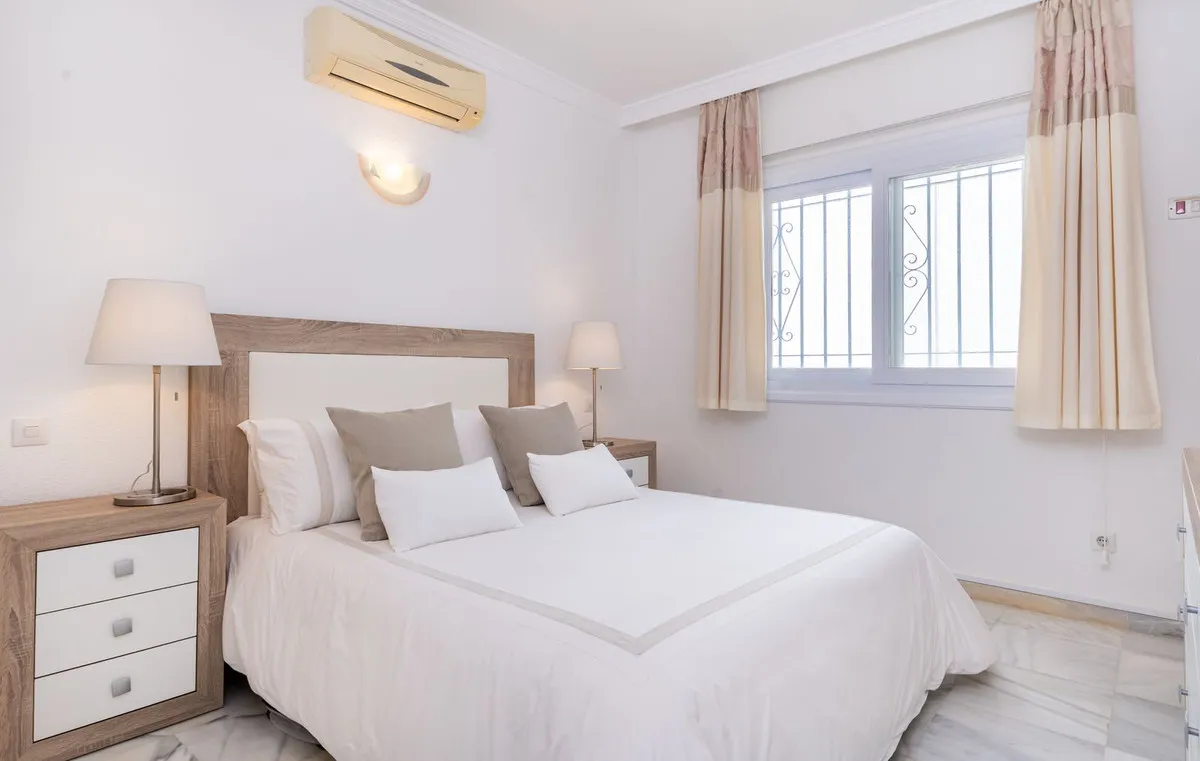 98502778-a8a9-4e06-9246-3e5f455797c5