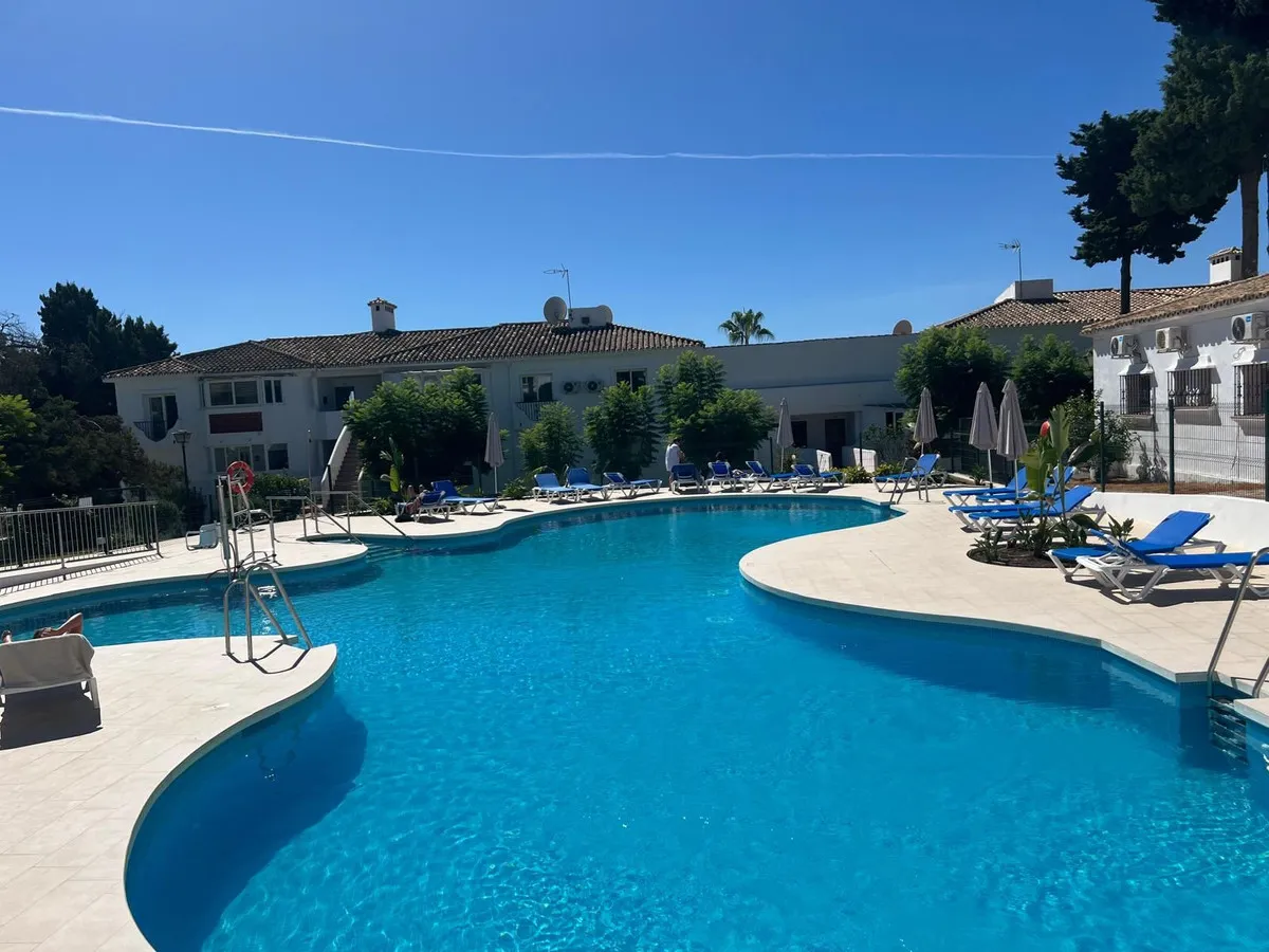 Rustic Charm: Sea View Apartment with Rooftop Solarium