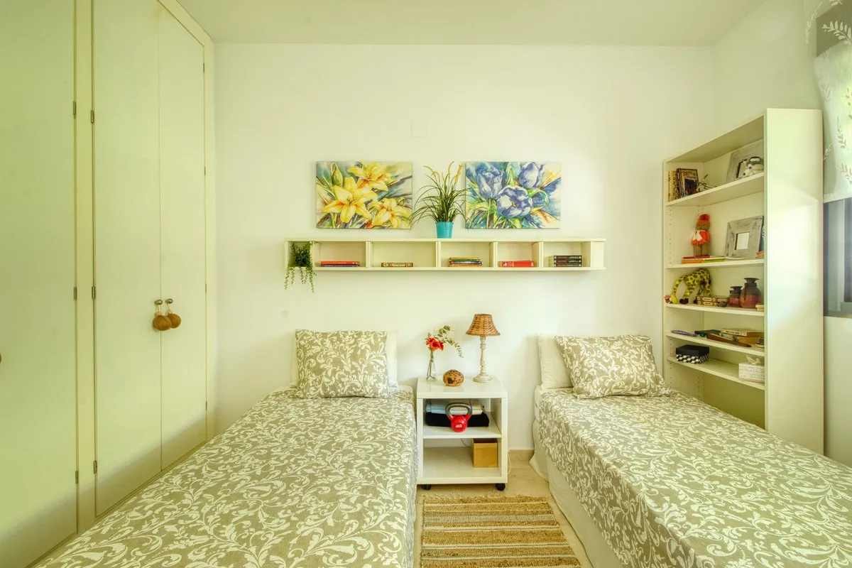 50ff77f9-c6fe-4bdb-95b1-0271b40f7f20