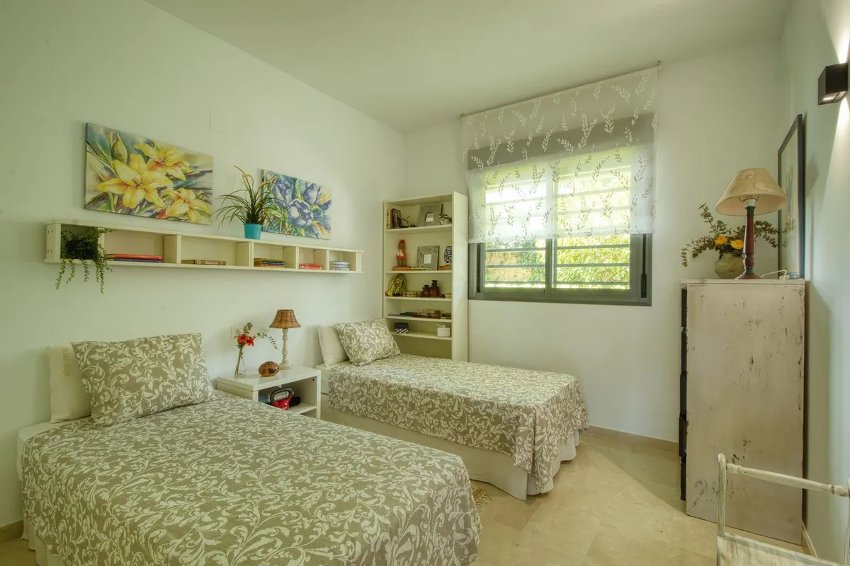 d8f61d9c-3610-4d61-bc44-2e6d23c36850