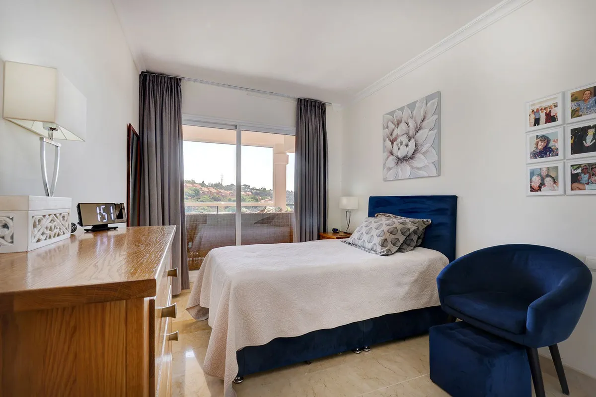 b530c2b9-1e0d-40ab-880a-b648c5213d4d