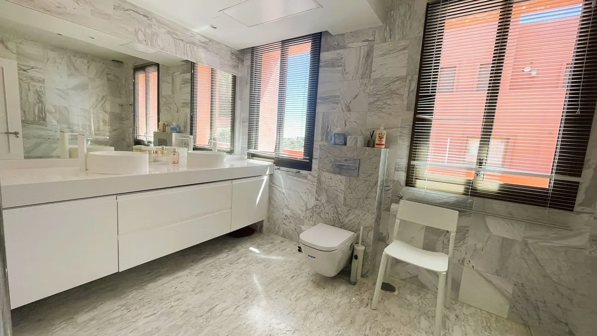 12076414-d068-4d75-91a5-8e391a1bd389