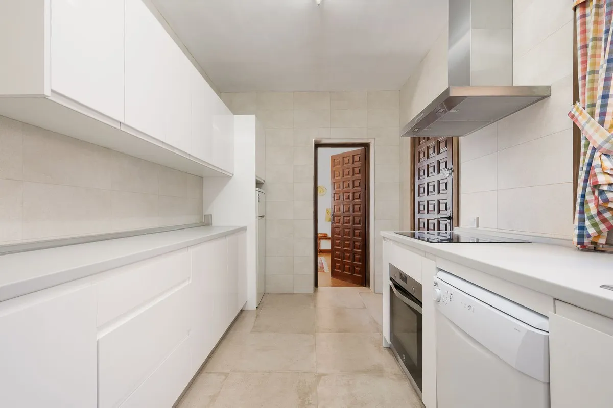 6b1571fb-e34f-46de-80c5-1ee87b283978