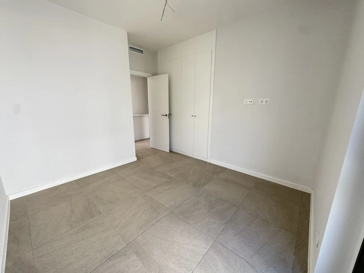 0e6bb774-8609-40a7-a614-3584be3f67b1