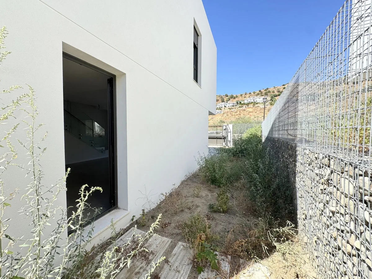 5f73b562-4783-457c-a50d-5851e7de1f3f