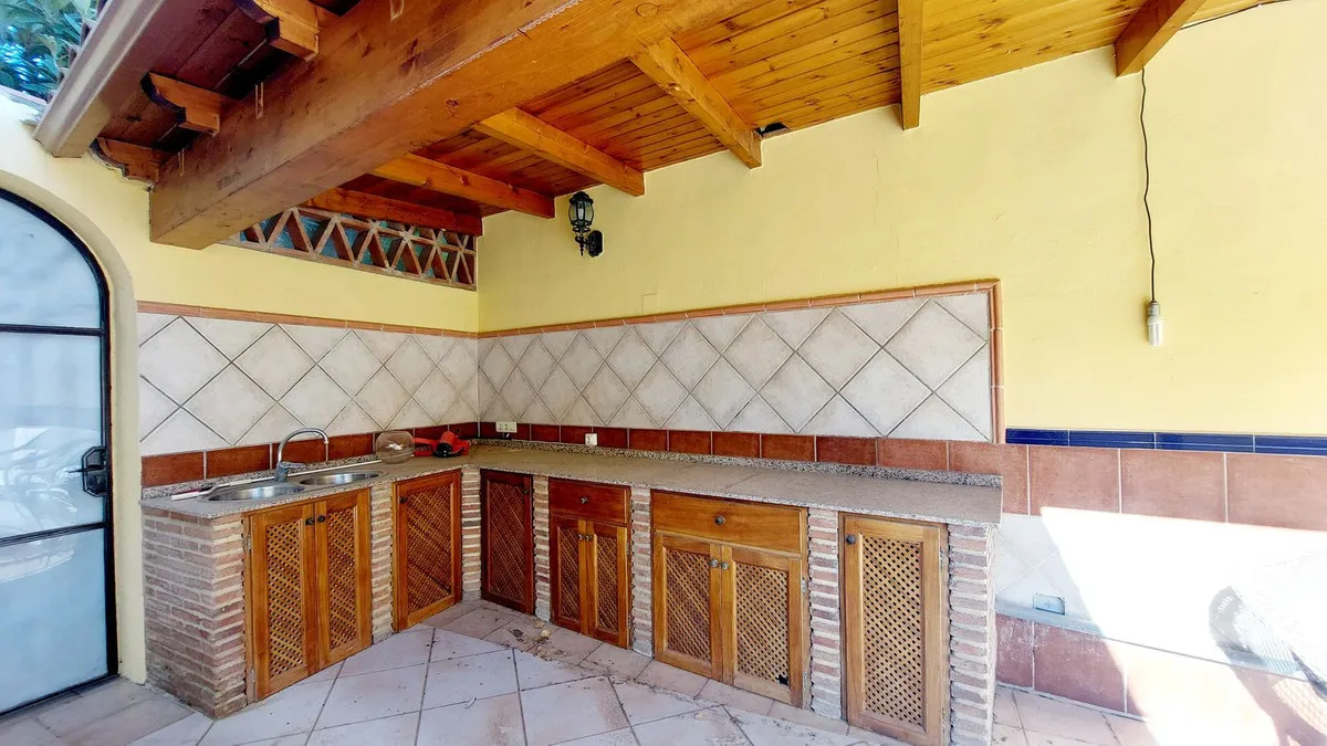 2084a7b7-c8bf-42c4-9932-0ef25b8146d2