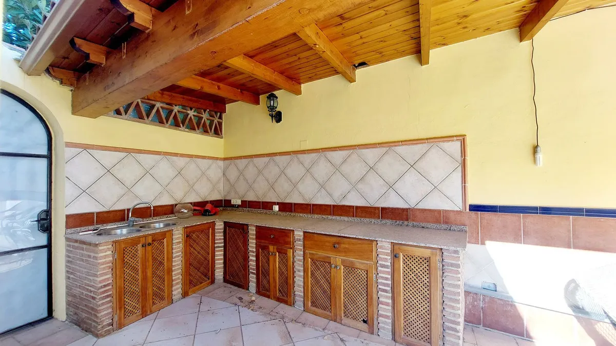 243c821f-1760-4989-bd18-c597a473295e